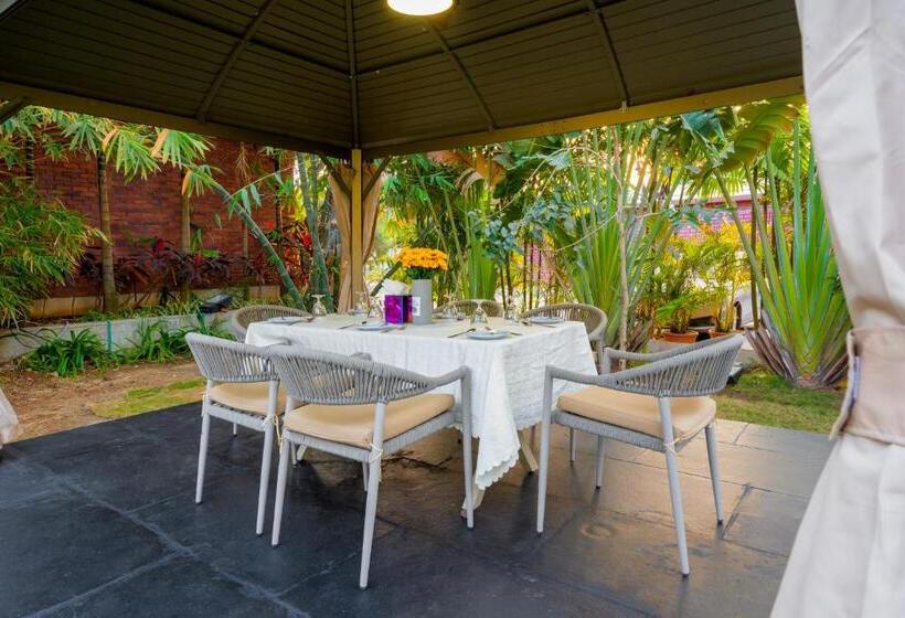 בית מלון כפרי Treat Beach Resort