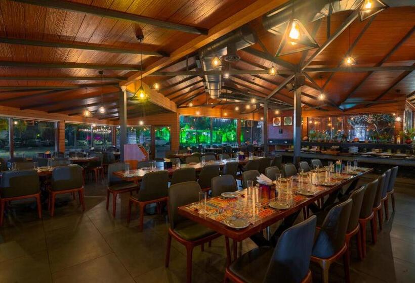 בית מלון כפרי Treat Beach Resort