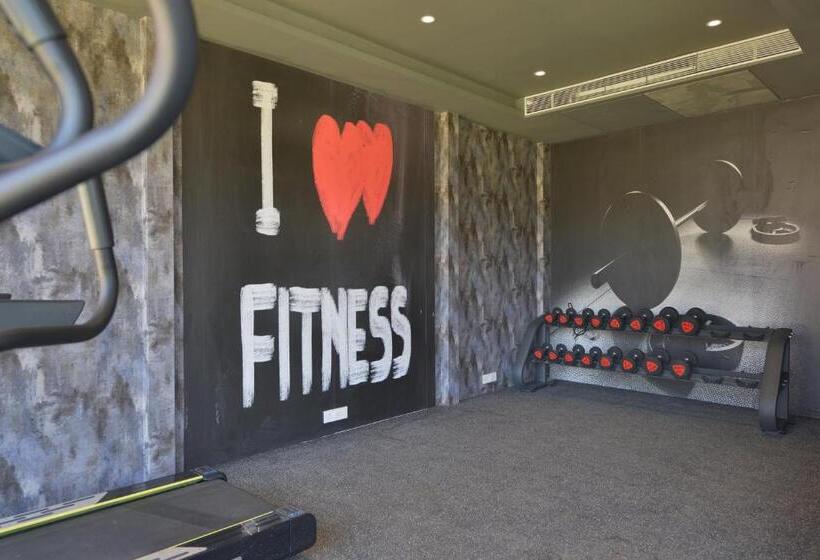 בית מלון כפרי Treat Beach Resort