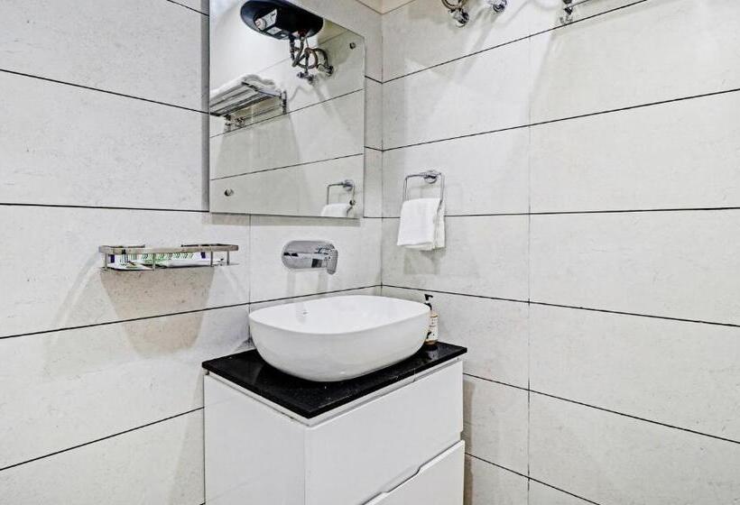 בית מלון כפרי Treebo Kamron Regency Sector 80