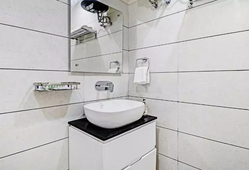 Hotelli Treebo Kamron Regency Sector 80