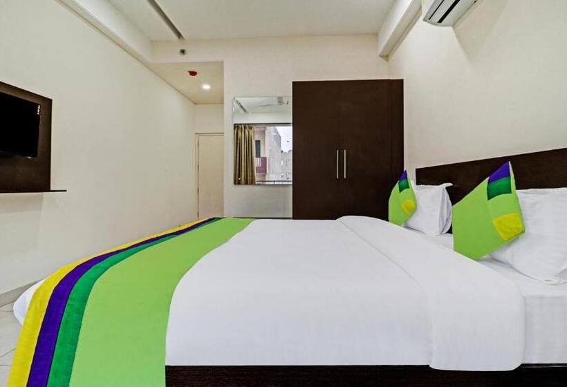 בית מלון כפרי Treebo Kamron Regency Sector 80