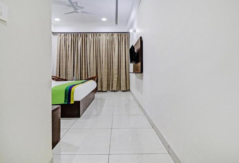 בית מלון כפרי Treebo Kamron Regency Sector 80