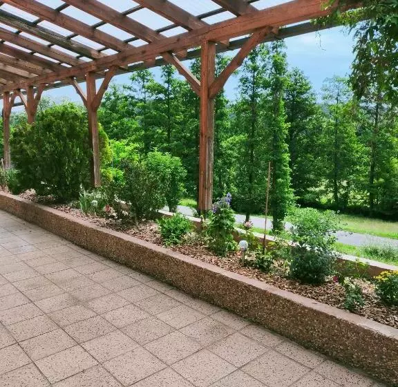 Hotelli Landgasthaus Zum Erlengrund