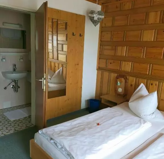 Hotelli Landgasthaus Zum Erlengrund