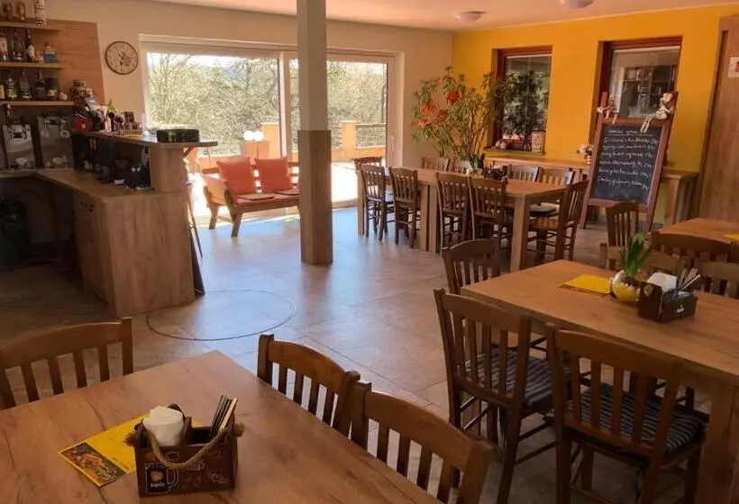 Majatalo Penzion Zlatovláska U Zámku červená Lhota