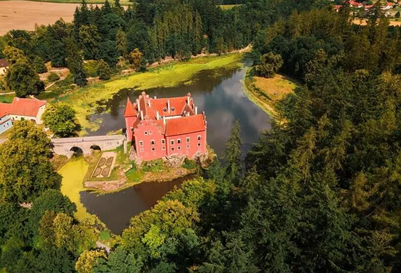 Majatalo Penzion Zlatovláska U Zámku červená Lhota