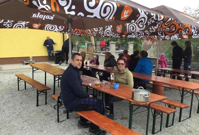 펜션 Penzion Zlatovláska U Zámku červená Lhota