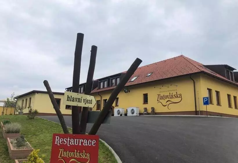 Majatalo Penzion Zlatovláska U Zámku červená Lhota