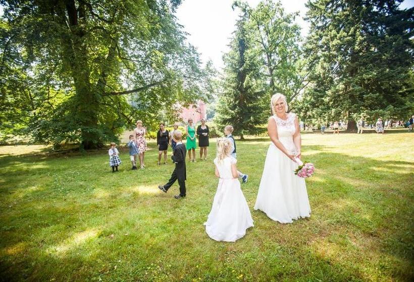 펜션 Penzion Zlatovláska U Zámku červená Lhota