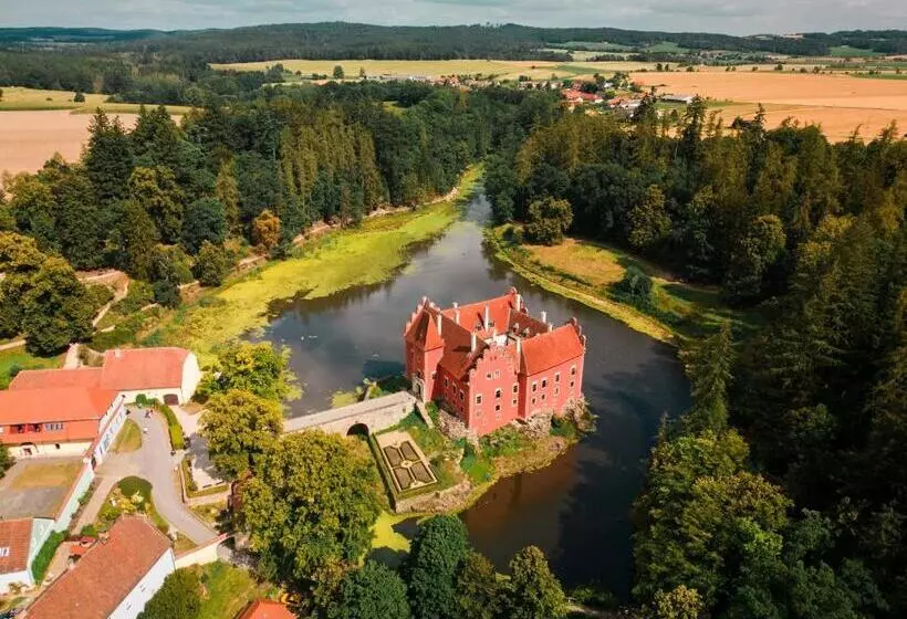 Majatalo Penzion Zlatovláska U Zámku červená Lhota