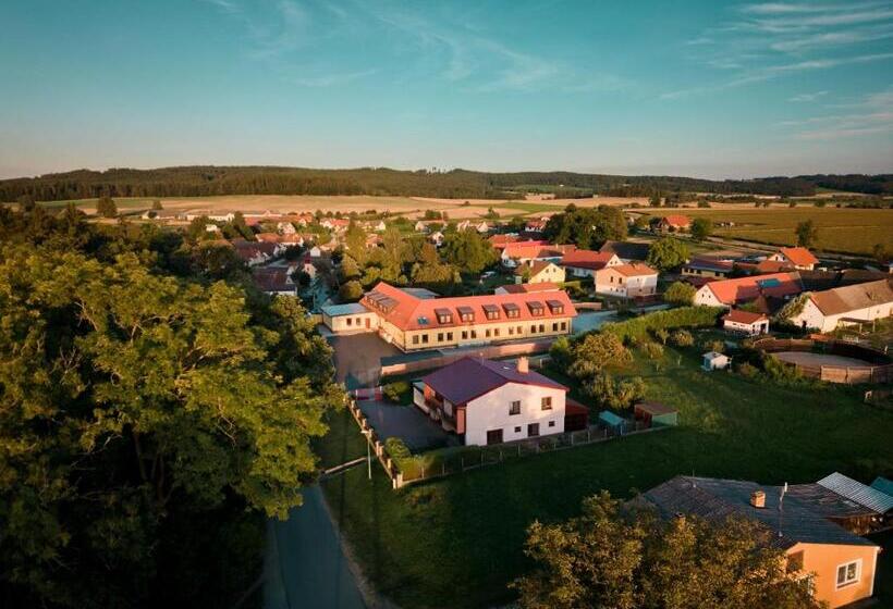 펜션 Penzion Zlatovláska U Zámku červená Lhota