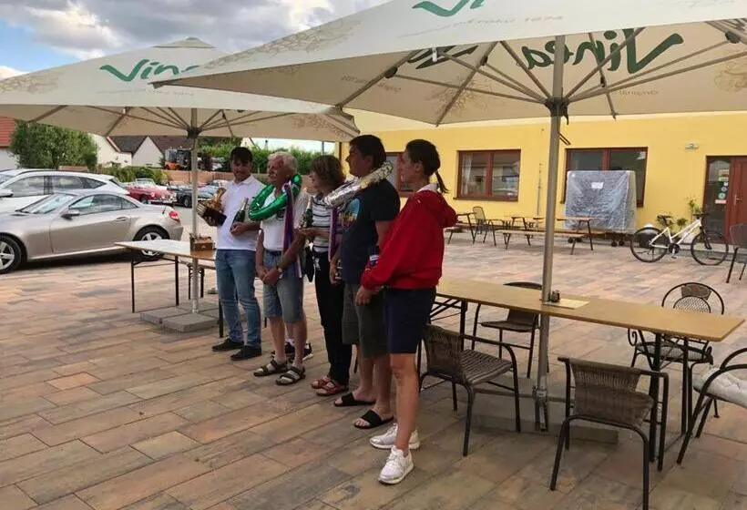 Majatalo Penzion Zlatovláska U Zámku červená Lhota