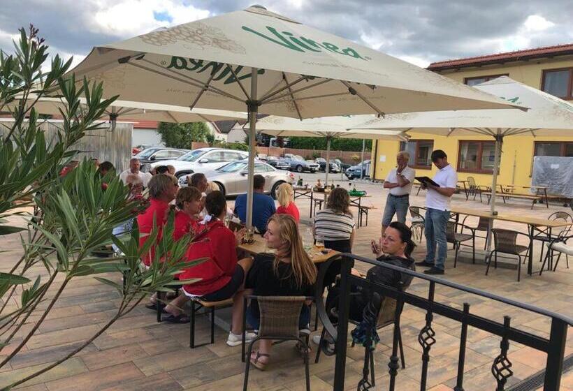 펜션 Penzion Zlatovláska U Zámku červená Lhota