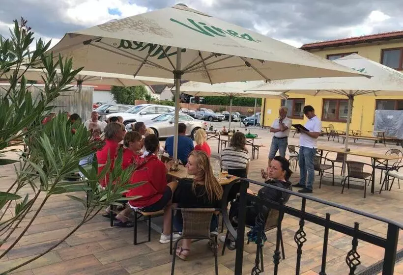 Majatalo Penzion Zlatovláska U Zámku červená Lhota