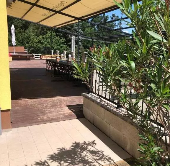 Majatalo Penzion Zlatovláska U Zámku červená Lhota