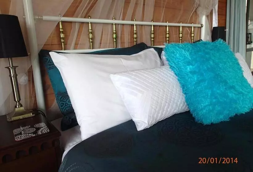 צימר Grafton Cottage & Chalets