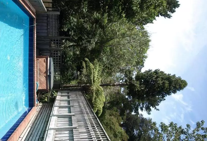 צימר Grafton Cottage & Chalets