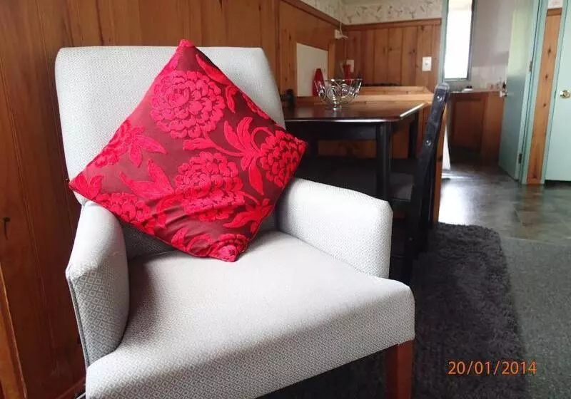 צימר Grafton Cottage & Chalets