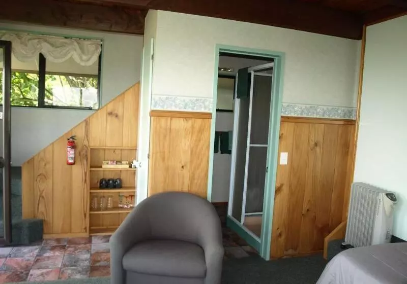 צימר Grafton Cottage & Chalets