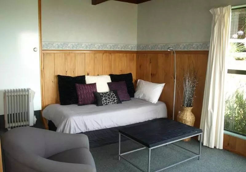 צימר Grafton Cottage & Chalets