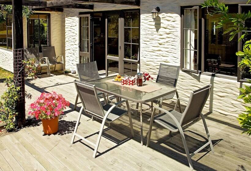 Criffel Peak View Bed And Breakfast