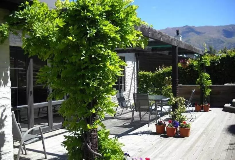 Criffel Peak View Bed And Breakfast