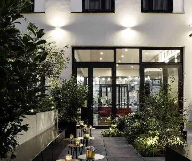 هتل Amano Grand Central