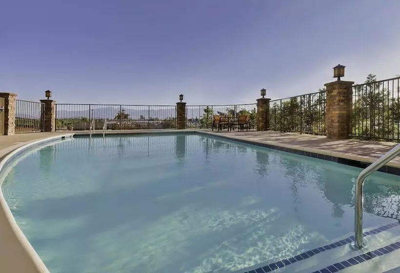 Отель Fairfield Inn & Suites Riverside Corona/norco