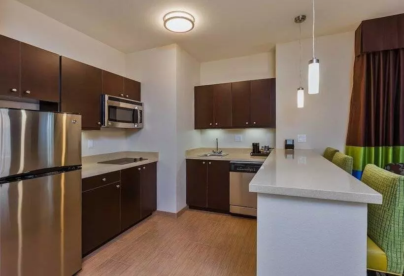 Отель Fairfield Inn & Suites Riverside Corona/norco