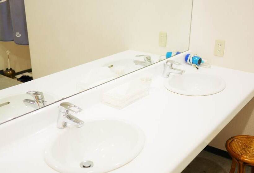 Hiroshima Peace Hotel   Hostel