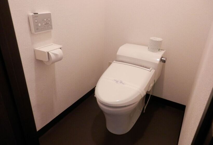 Hiroshima Peace Hotel   Hostel