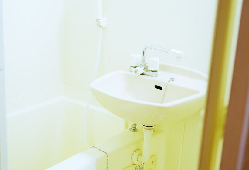 Hiroshima Peace Hotel   Hostel