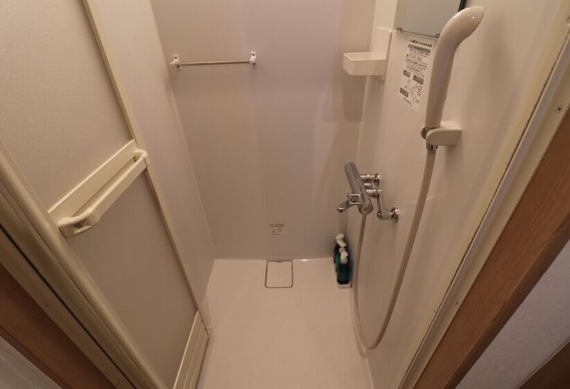 Hiroshima Peace Hotel   Hostel