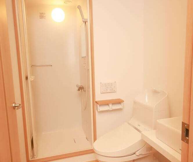 Hiroshima Peace Hotel   Hostel