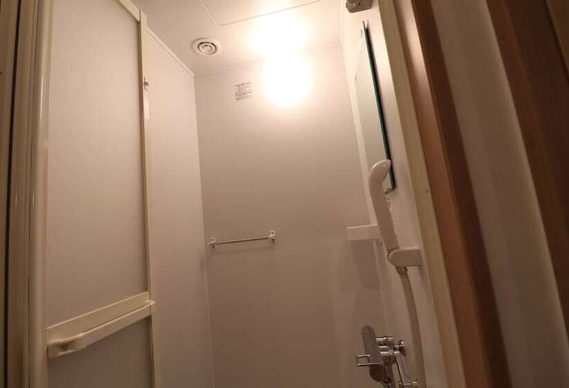 Hiroshima Peace Hotel   Hostel