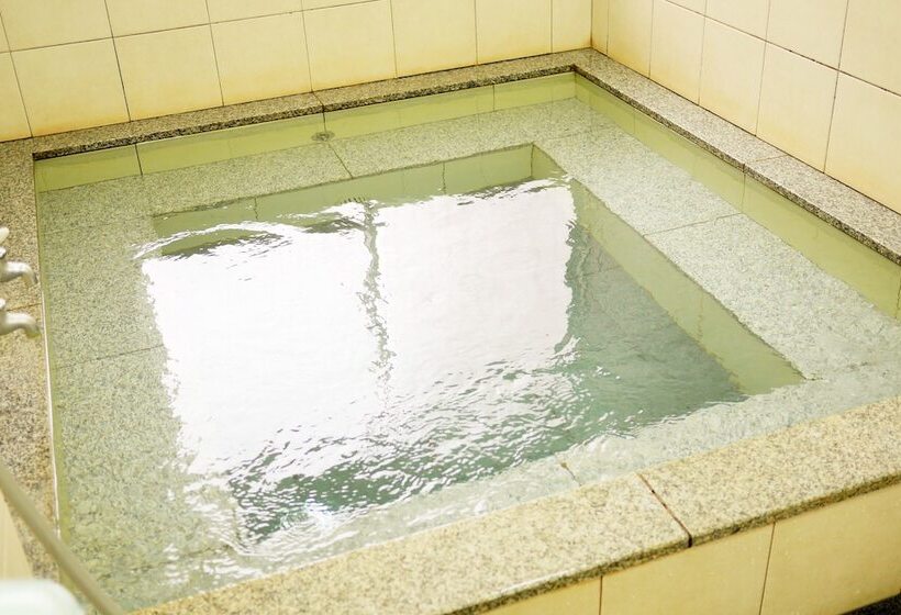 Hiroshima Peace Hotel   Hostel