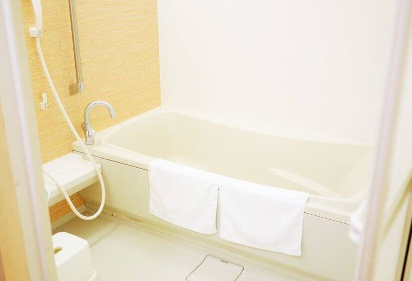 Hiroshima Peace Hotel   Hostel