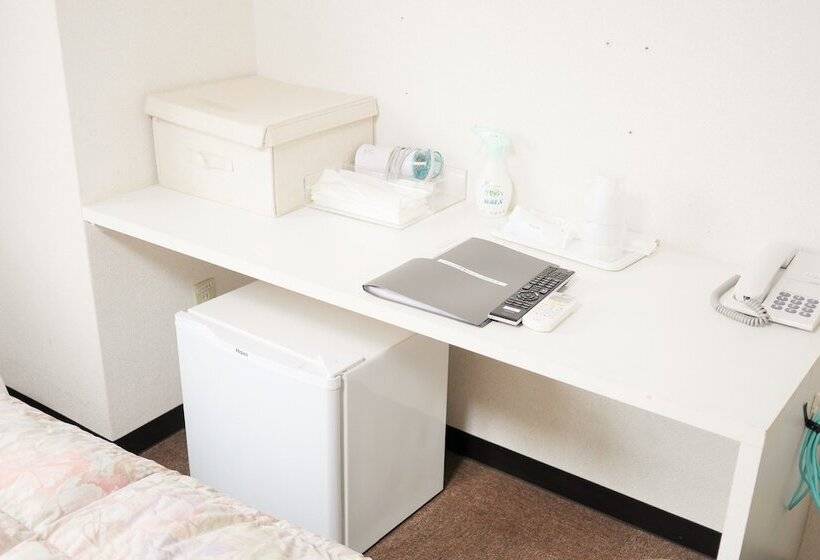 Hiroshima Peace Hotel   Hostel