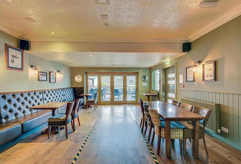 فندق Kinloch Arms