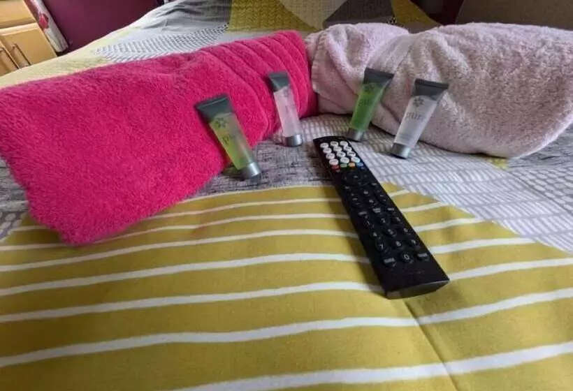 Отель Kirkstead Guest House