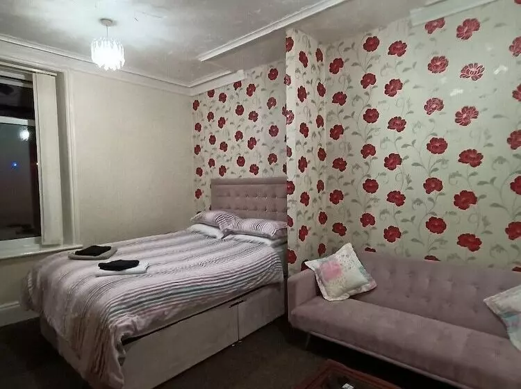 Отель Kirkstead Guest House