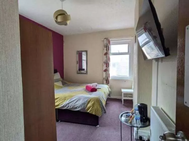 Отель Kirkstead Guest House