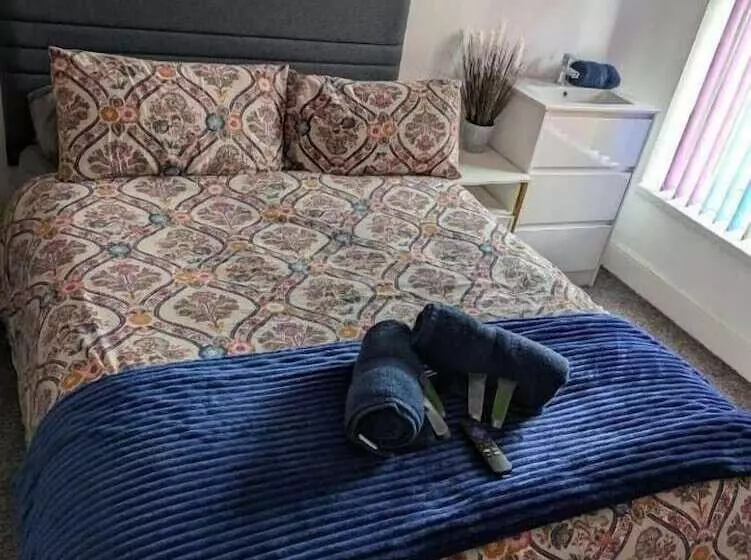 Отель Kirkstead Guest House