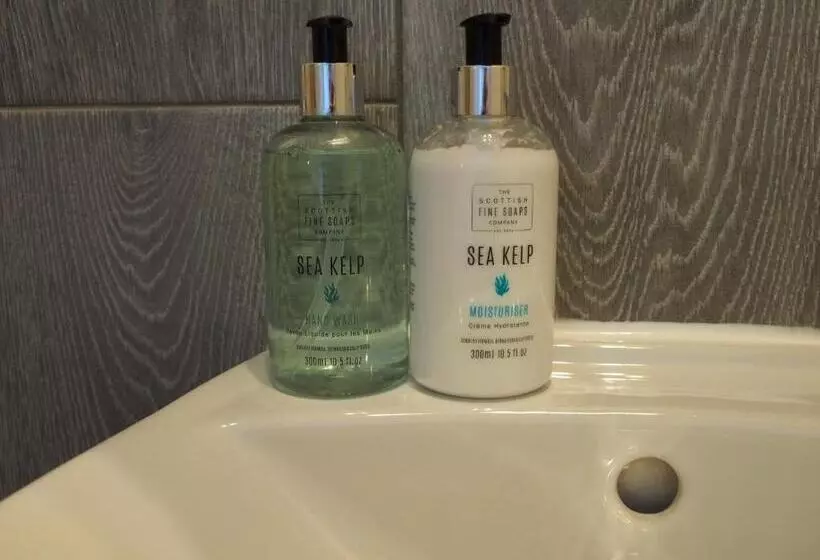 هتل Montfort Cottage Guest House