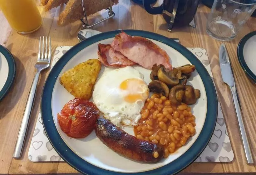 هتل Montfort Cottage Guest House