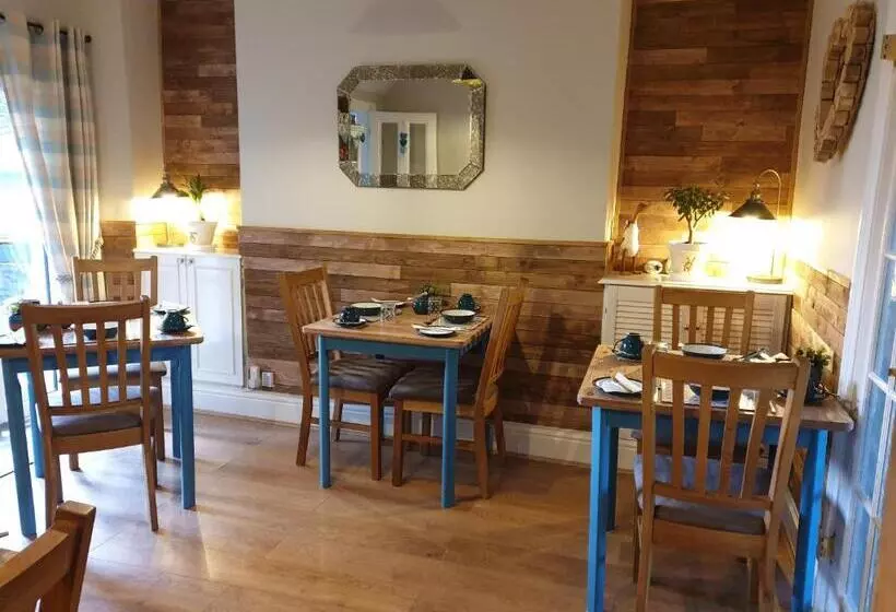 هتل Montfort Cottage Guest House