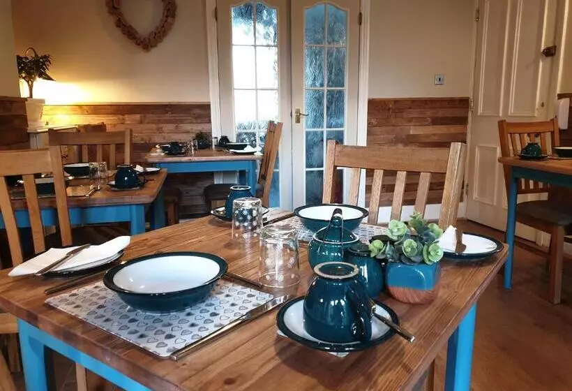 هتل Montfort Cottage Guest House