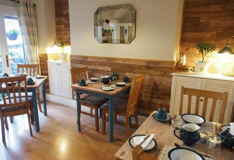 هتل Montfort Cottage Guest House