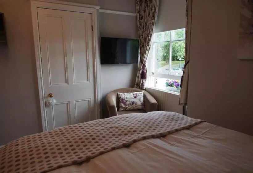 هتل Montfort Cottage Guest House